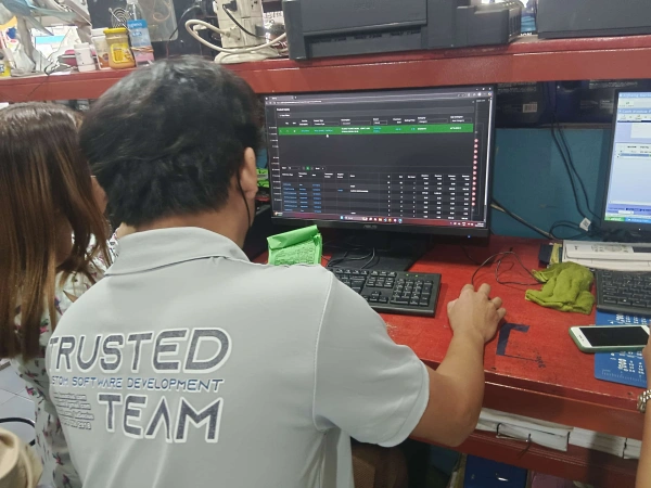 KaSocius Developer teaching client to their new system